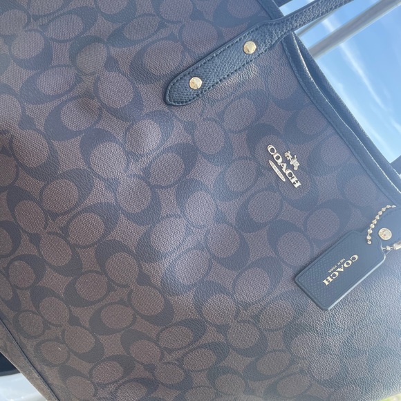 Coach City bag!!!! Fair condition. One strap slightly frayed. - Picture 4 of 4